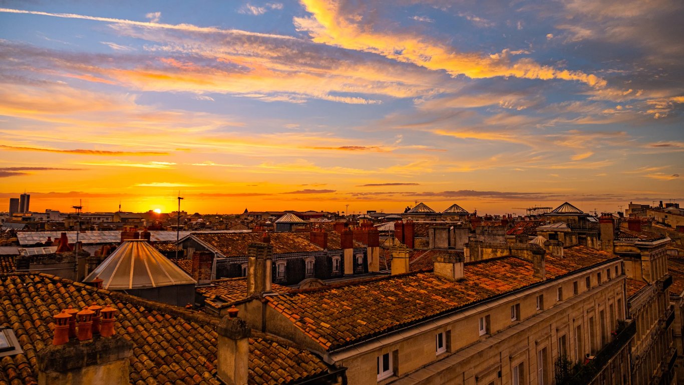 Discover the best sunset spots in Bordeaux, from riverbanks to viewpoints, with Google Maps links and tips for unforgettable golden-hour views.