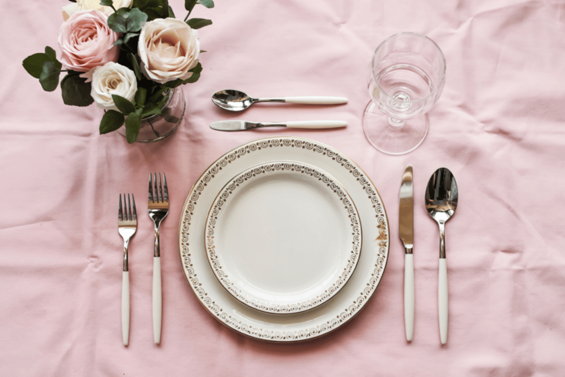 Discover essential wine etiquette for tastings and restaurants in Bordeaux and beyond