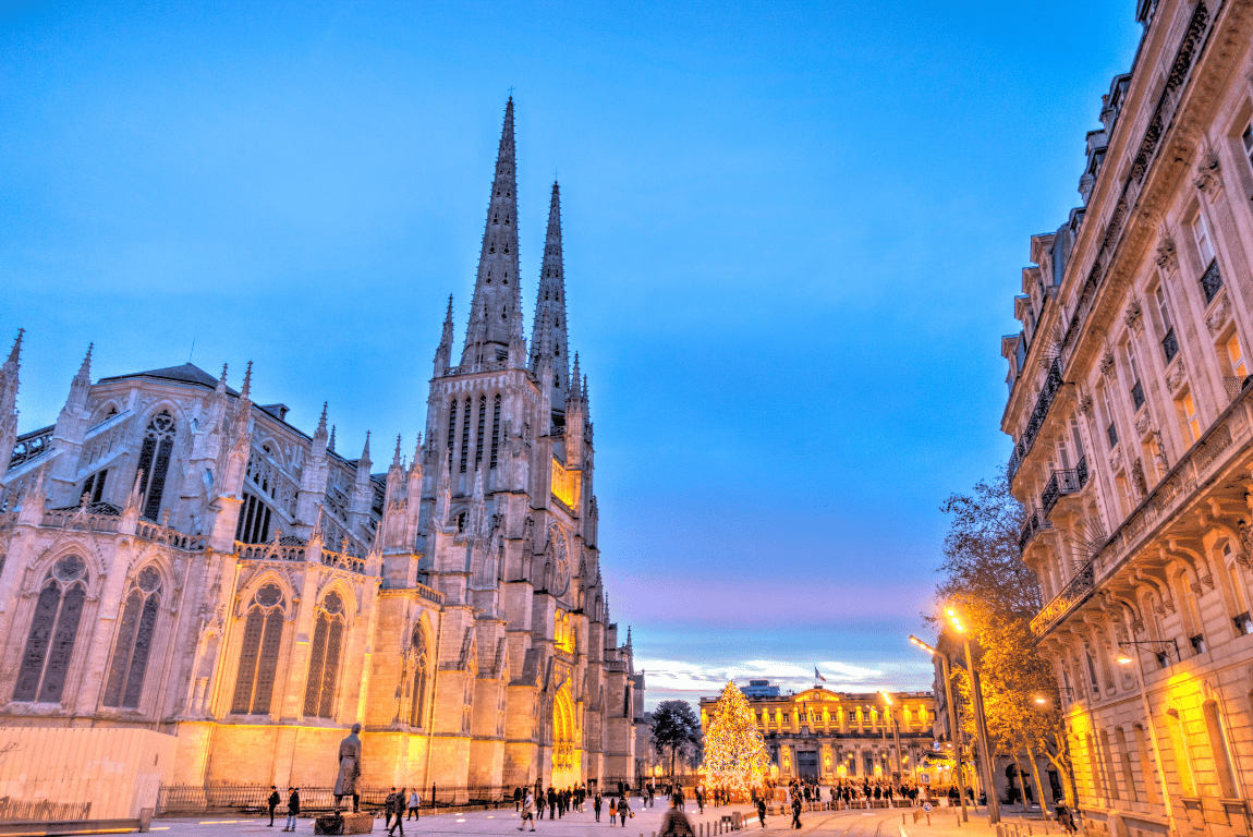 Discover the secrets behind Bordeaux’s golden limestone glow at sunset and how light shapes the city