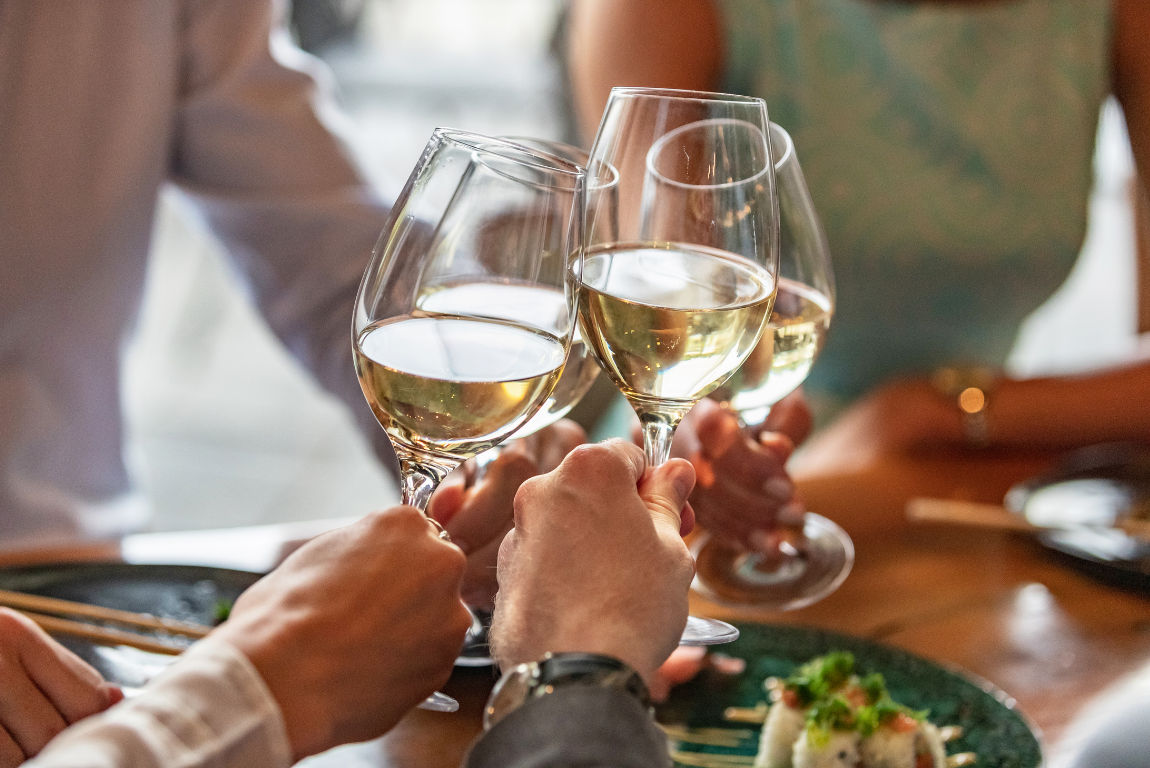 Discover Bordeaux white wines, from crisp Sauvignon blends to rich Pessac-Léognan styles. Explore tastings, pairings, and vineyard visits for travellers.
