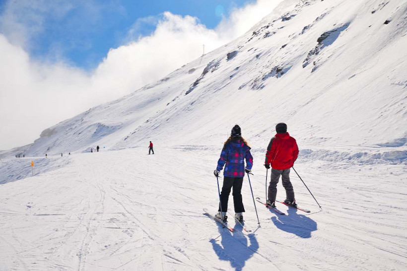 Can you ski near Bordeaux? Discover realistic ski options from Bordeaux, including distances, day trips, Pyrenees resorts, and what visitors should expect.