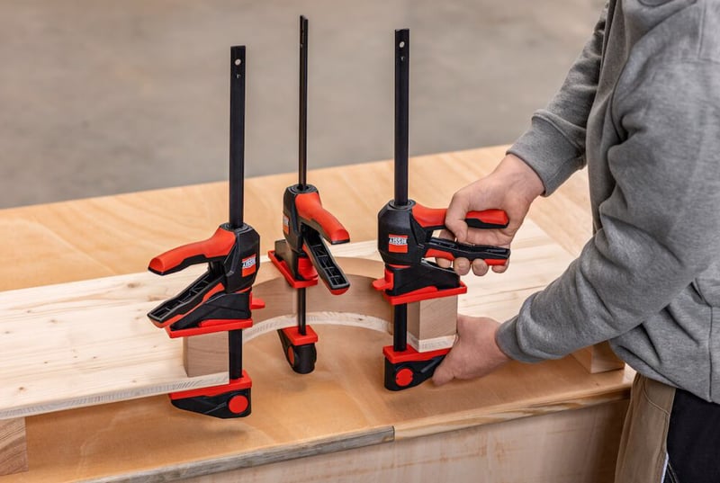 BESSEY EZ360 회전 손잡이 퀵 클램프의 사용 모습
