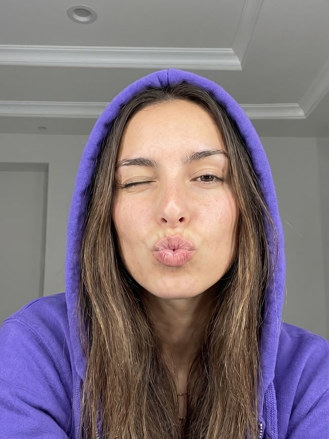 A wink and a kiss for your feed💜