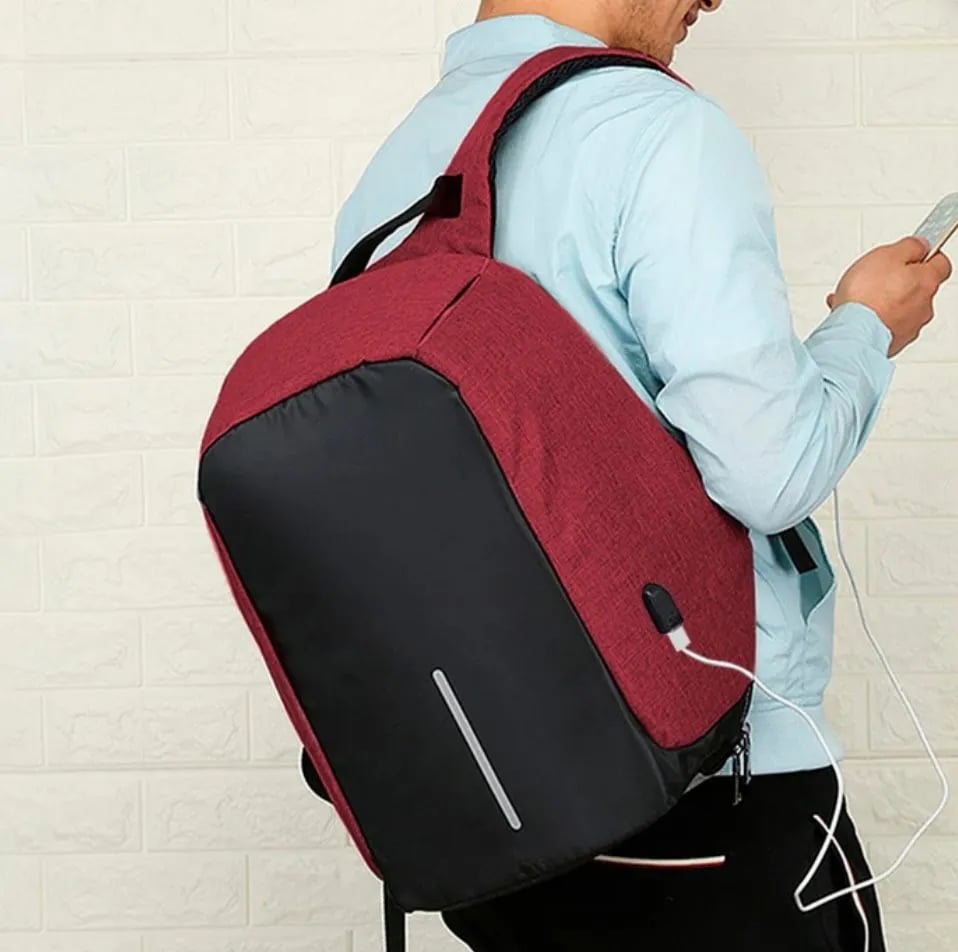 Mochila Antirrobo Impermeable con Puerto USB y Opción de Banco de Carga