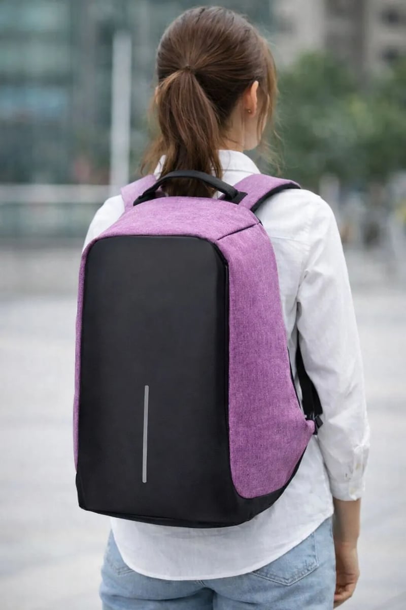 Mochila Antirrobo Impermeable con Puerto USB y Opción de Banco de Carga