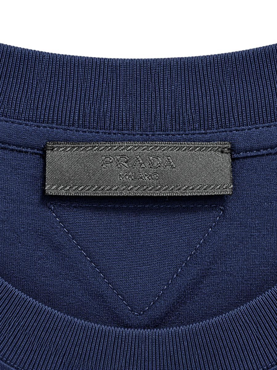 Prada Milano Navy Tee detalle de la prenda