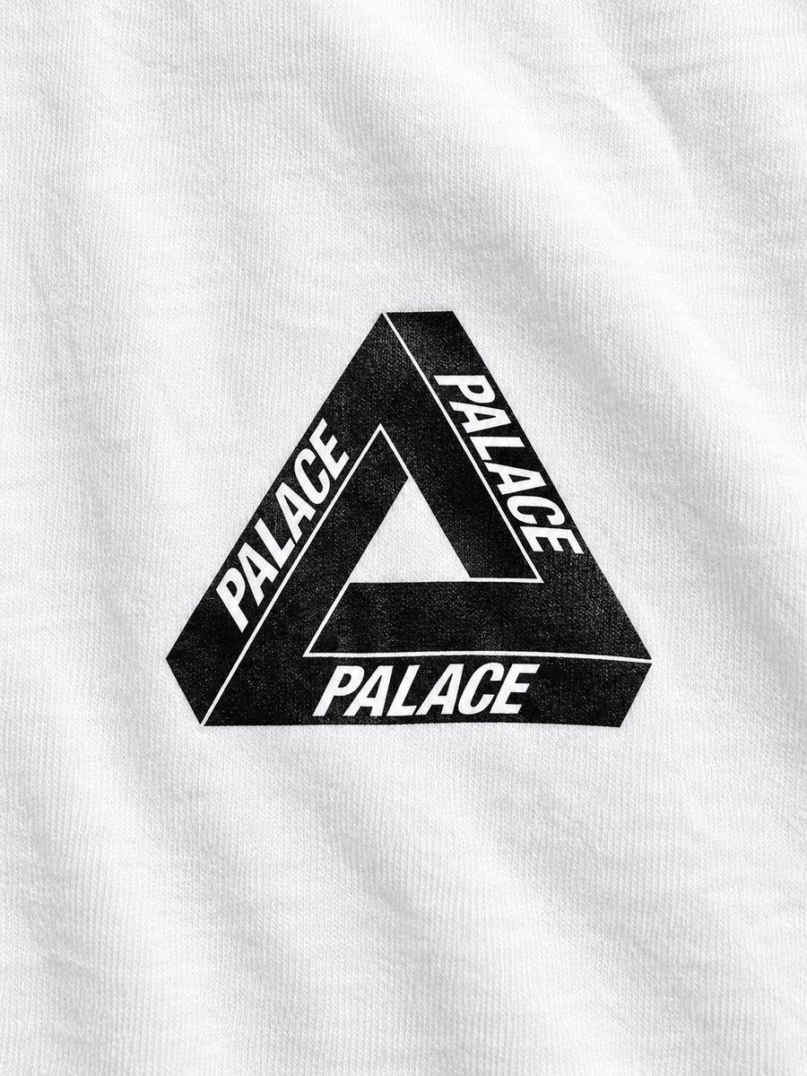 Palace Big Logo Black White Tee detalle de la prenda