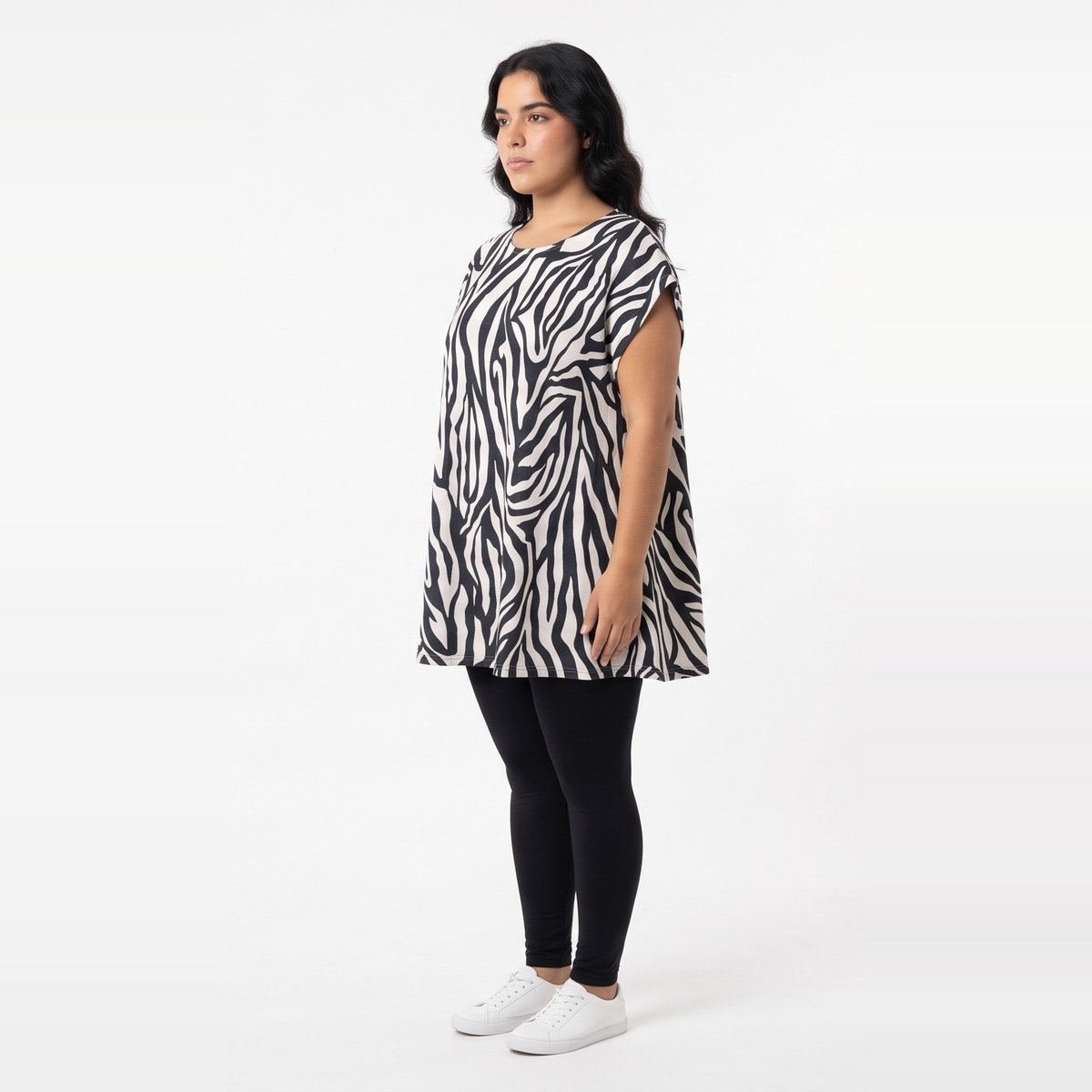 buzo_trapecio_oversize_punto_nido_negro_con_blanco_ttalle_unico_c20oct_d.jpg