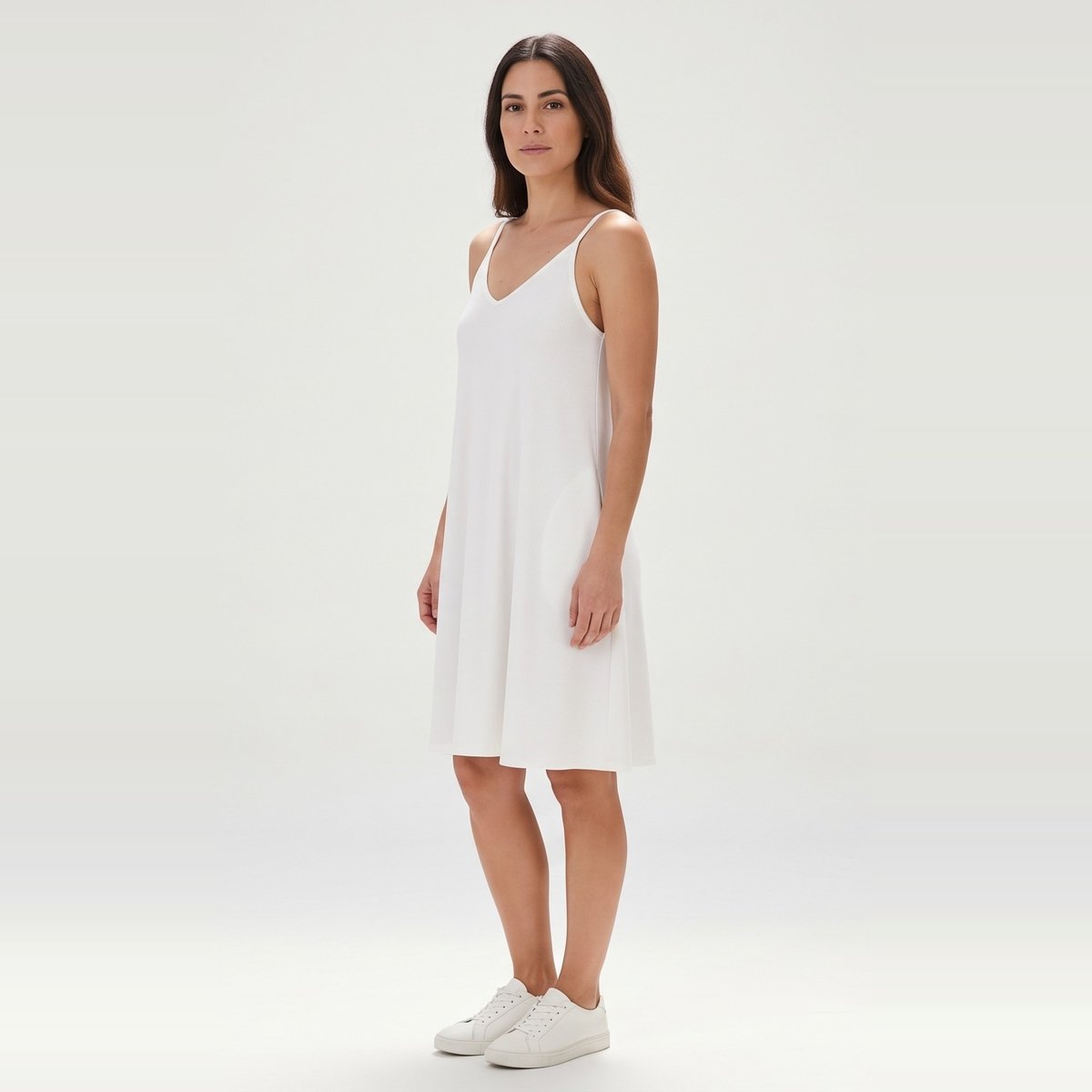 vestido_sin_mangas_suelto_con_bolsillos_morley_blanco_t1_d.jpg