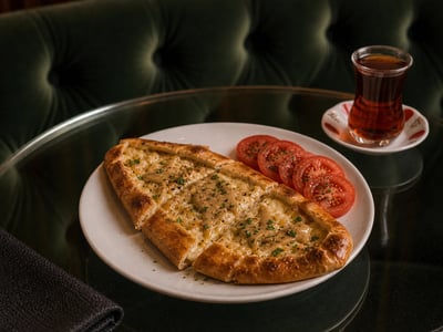 Peynirli Soğanlı Tahinli Pide