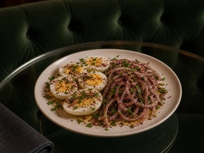 Sumaklı Yumurta Piyazı