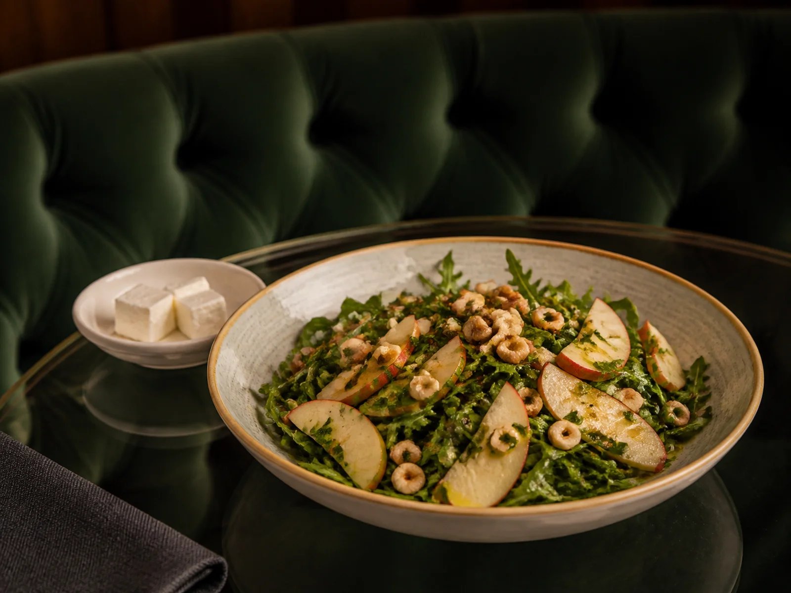 Apfelsalat mit Haselnuss