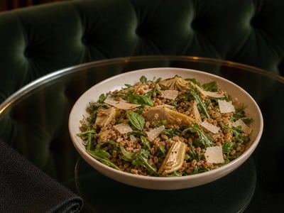 Roma Enginarlı Farro Salatası