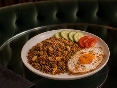 Cakarta Yumurtalı Nasi Goreng