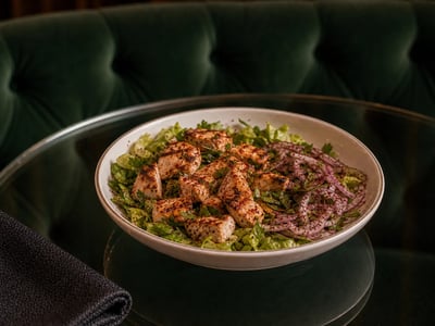 Adana Sumaklı Tavuk Şiş Salatası
