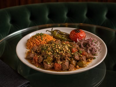 Güneydoğu Usulü Fıstıklı Kuzu Tava