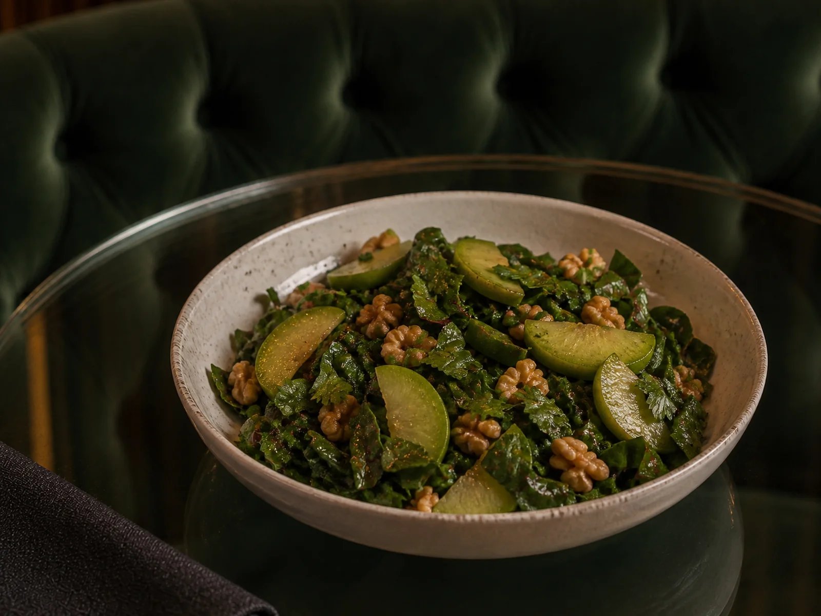 Mangoldsalat mit grünen Pflaumen