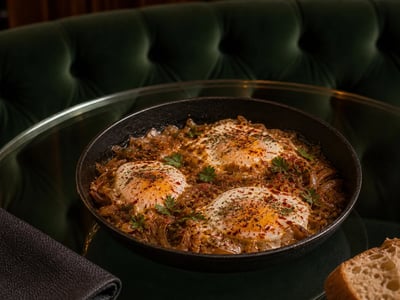 Güneydoğu Esintili Sumaklı Yumurta Kapama