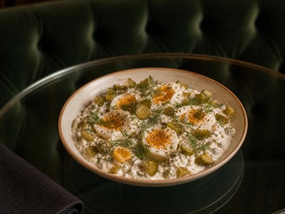 Kornişonlu Yumurta Salatası