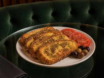 Zahterli Susamlı Yumurta Ekmeği