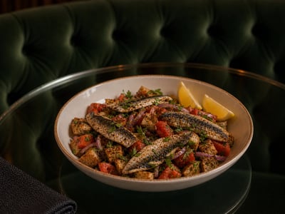 Ege Esintili Sardalyalı Ekmek Salatası