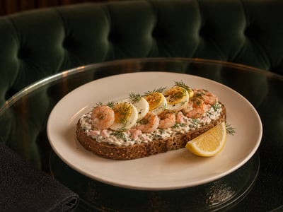 Skagen Yumurtalı Açık Sandviç