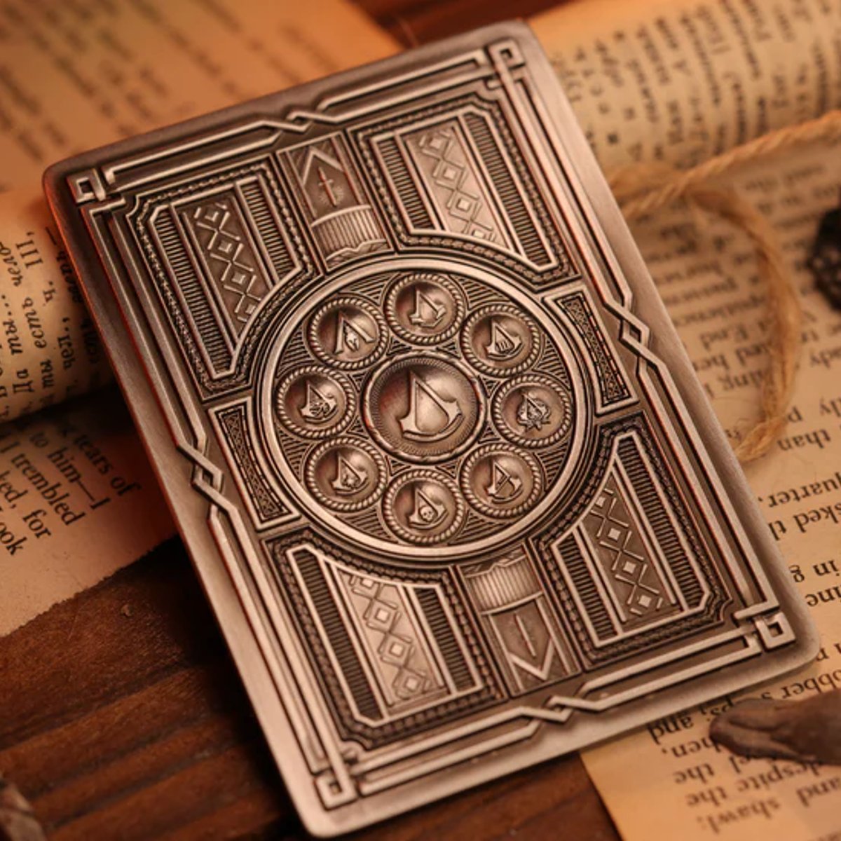 Room One Cards《Assassins Creed Legacy Ver. II》Playing Cards 啤牌(Collectible Plaque-單張金屬葵扇A)