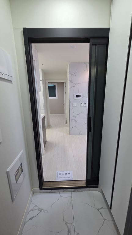 대리석 욕실 타일 반짝, 입주 전 필수 코스였어요 사진 1