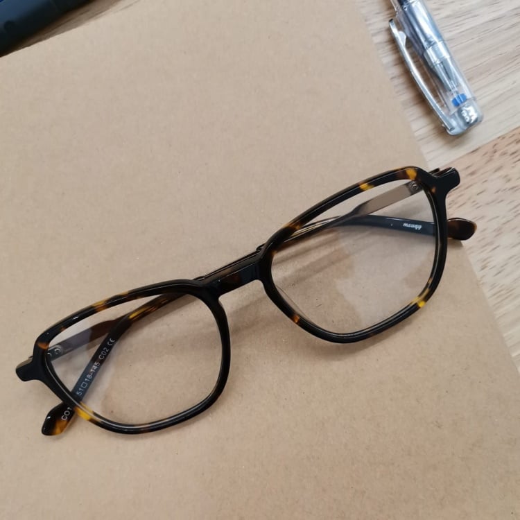 Billie Square Tortoise on jordan