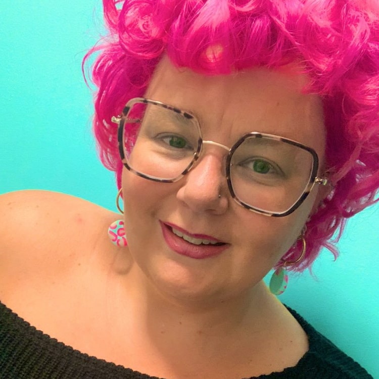 Rosa Geometric Beige Gold on Kelly