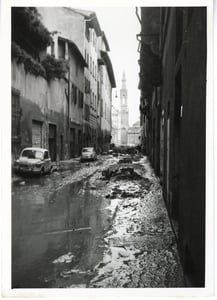 Firenze devastata dall'alluvione. Borgo dei Greci verso Piazza di Santa Croce e Piazza di Santa Trinita da Borgo SS. Apostoli.