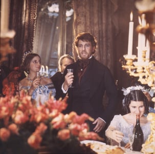 Placido Domingo: Alfredo dedicates his toast to Violetta and her guests.
