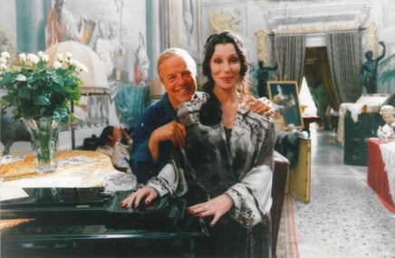 Zeffirelli e Cher durante le riprese.