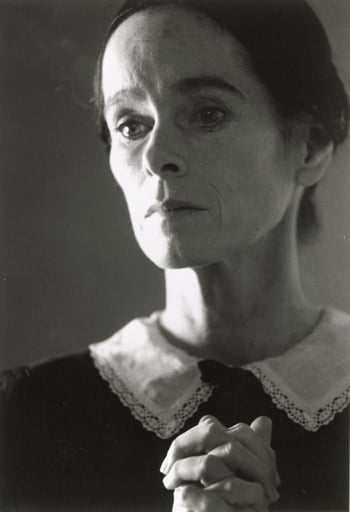 Geraldine Chaplin: Miss Scatcherd, l’odiosa insegnante del collegio di Lowood.