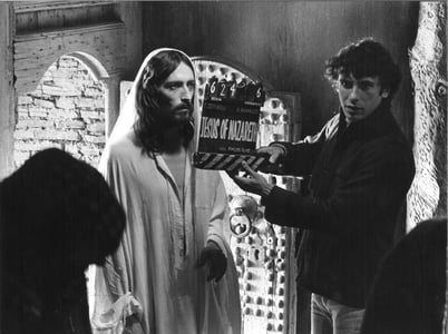 Robert Powell, protagonista, e Pippo Pisciotto Zeffirelli, assistente alla regia.
