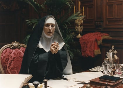 Valentina Cortese: la madre superiora del convento.