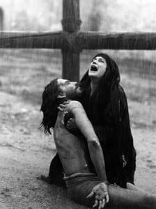 Robert Powell e Olivia Hussey: Maria piange Gesù.