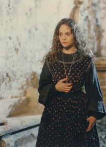 Angela Bettis: la giovane Maria.