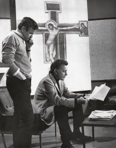 Zeffirelli e Richard Burton si preparano a registrare il commento per il documentario.