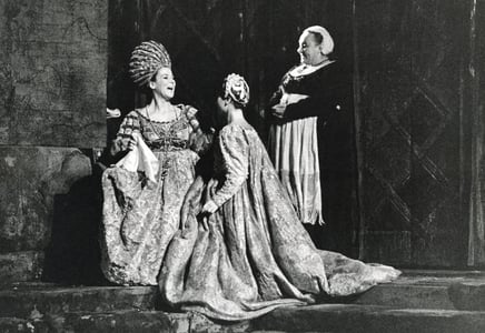 Marina Dolfin, Anna Maria Guarnieri e Ave Ninchi: Madonna Capuleti, Giulietta e Balia.