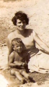 Franco Zeffirelli con la madre. circa 1926