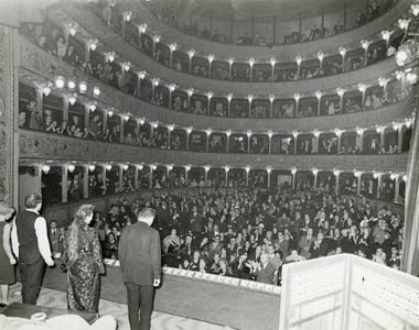 Manuela Andrei, Enrico Maria Salerno, Sarah Ferrati e Umberto Orsini ringraziano il pubblico al termine dello spettacolo al Teatro Valle di Roma.