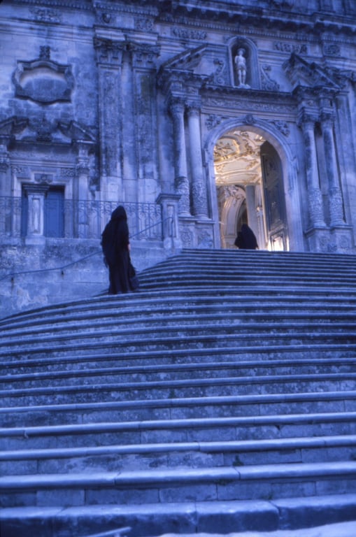 La chiesa di Palazzolo Acreide nel film.