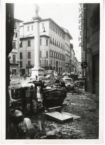 Firenze devastata dall'alluvione. Borgo dei Greci verso Piazza di Santa Croce e Piazza di Santa Trinita da Borgo SS. Apostoli.
