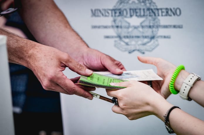 REFERENDUM, SI VOTA FINO ALLE 23 E DOMANI DALLE 7 ALLE 15