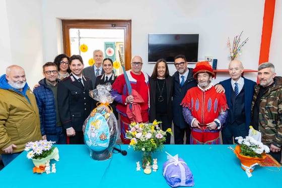 Solidarietà, anche quest’anno maxi uovo di Pasqua per gli ospiti della casa famiglia San Paolino dall’associazione Borgo Ognissanti