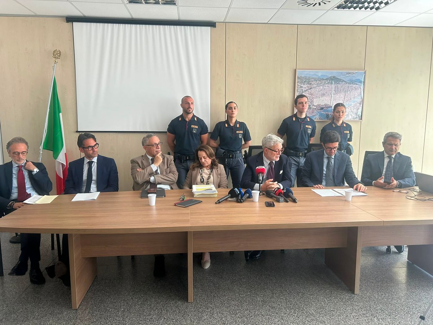 Prato, sgominata la banca illegale al servizio delle mafie. Quaranta arresti