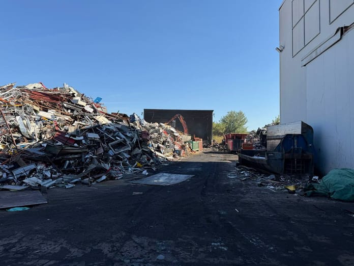 Rogo Livorno: interessati materiali misti, di per sè non pericolosi ...