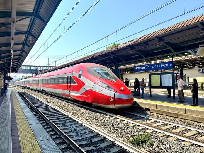 primo treno alta velocità frecciarossa in transito da Firenze Campo Marte