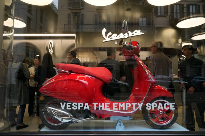 @imagoeconomica RIAPERTURA SHOWROOM PIAGGIO